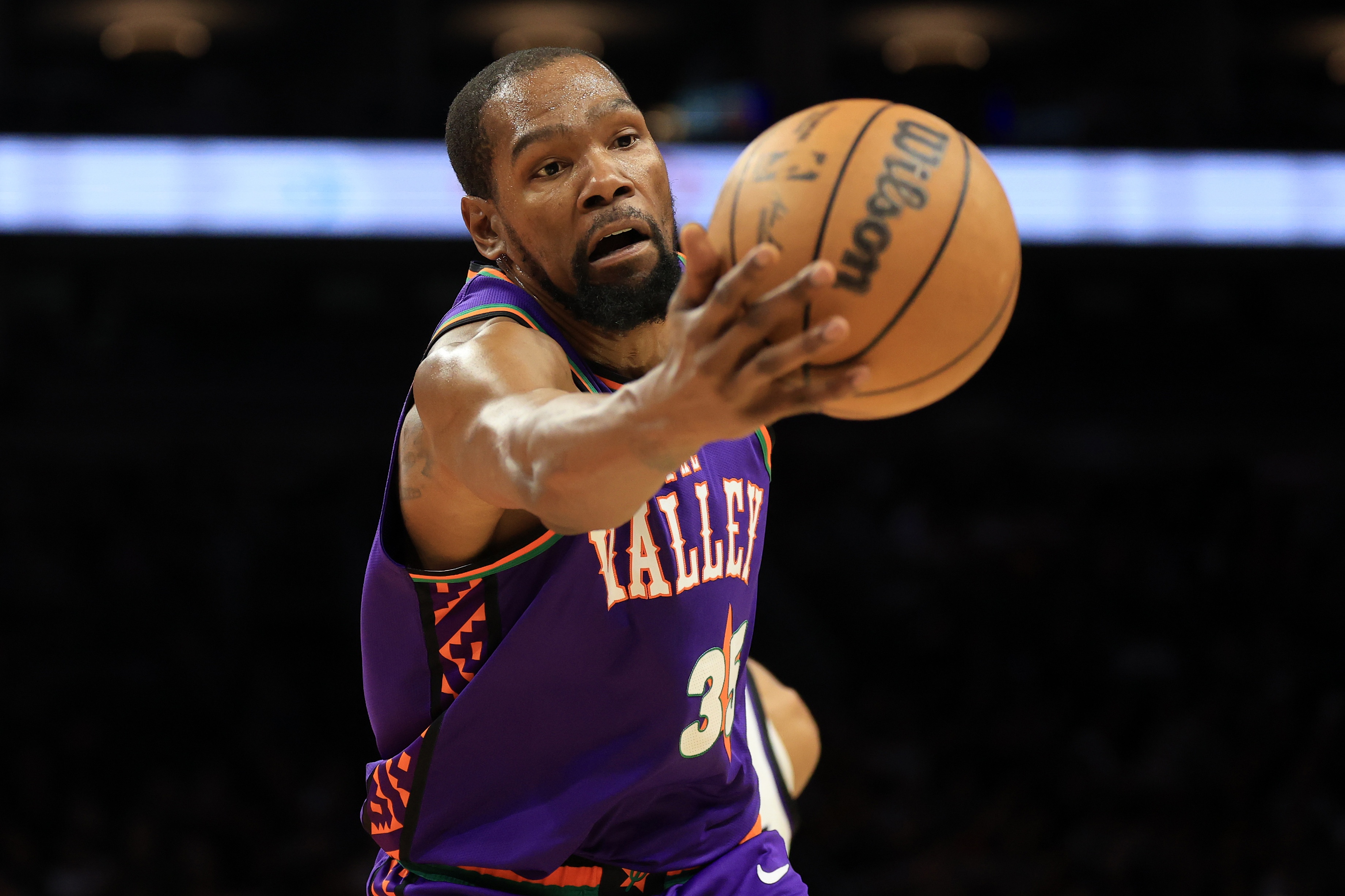 -杜兰特连续十五场比赛得分超过表现优异，曼联不断突破！